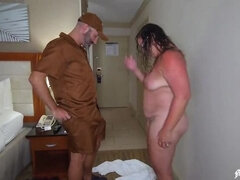 ぽっちゃり, デカ尻, フェラチオ, 茶髪の, 口内発射, Hd, 巨大, ペニス