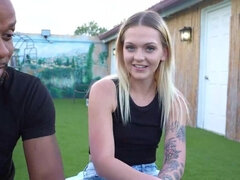 Nana, Grosse bite, Sucer une bite, Cocu, Noir ébène, Interracial, Piercing, Épouse