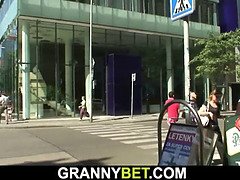 Sucer une bite, Grandpère, Mamie, Énorme, Mature, Réalité, Adolescente, Nénés