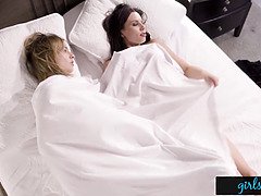 Блондинки, Колледж, Волосатые, Хд, Лизание, Натуральные сиськи, Киски, Реалити