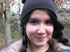 Grosse bite, Sucer une bite, Brunette brune, Argent, Seins naturels, De plein air, Pov, Nénés