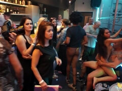 Gros seins, Dingue, Tchèque, Ivre, Branlette thaïlandaise, Hard, Orgie, Fête