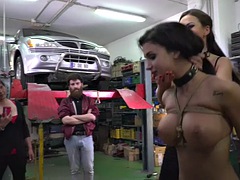 Leie, Tussi, Sadomasochismus, Grosse titten, Weibliche domination, Würgen, Öffentlich, Tätowierung