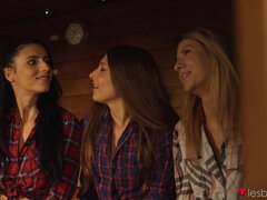 Zwart, Bruinharig, Lesbisch, Likken, Buiten, Kut duiken, Tatoeage, Tieten likken