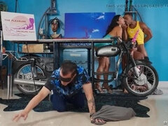 Grosse bite, Gros seins, Sucer une bite, Tir de sperme, Branlette thaïlandaise, Hd, Plan cul à trois