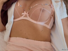 Cul, Chambre à dormir, Queue, Talons, Piercing, Jupe, Branlette espagnole, Voyeur