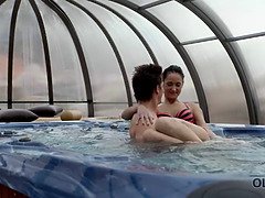 18 jahre, Blasen, Braunhaarige, Tschechisch, Reif, Natürlichen titten, Pool, Jungendliche (18+)