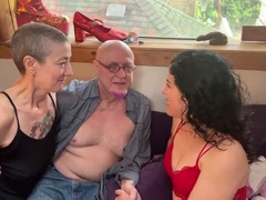 Amerikanisch, Blasen, Braunhaarige, Fingern, Lecken, Milf, Nackt, Muschi