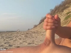 Plage, Sucer une bite, Plantureuse, Tir de sperme, Branlette thaïlandaise, Hard, Nue  à poil, Public