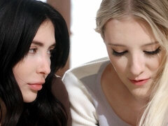 Grote kont, Vingeren, Zoenen, Lesbisch, Kut duiken, Tiener, Trio, Tieten likken