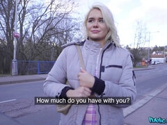 Blonde, Sucer une bite, Britannique, Tchèque, Européenne, De plein air, Pov, Tatouage