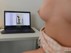 Брюнетки, Секс без цензуры, Натуральные сиськи, Киски, Наездница, Юбки