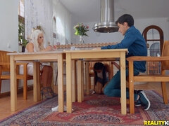 Amateur, Grosse bite, Gros seins, Blonde, Piercing, Tatouage, Plan cul à trois, Mouillée