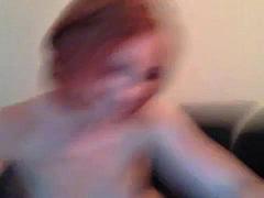 Enthousiasteling, Masturbatie, Roodharige vrouw, Alleen, Tieten likken, Webcamera