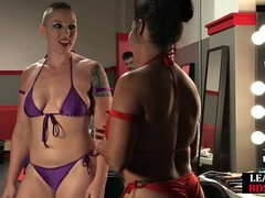 Bondage, Tir de sperme, Gorge profonde, Doigter, Béant, Mamie, Tatouage, Jouets