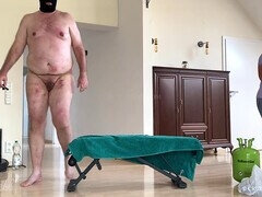 Naakte man aangeklede vrouw, Dominatie, Dominante vrouw, Huisgemaakt, Vernedering, Straf, Slaaf, Spandexonderbroek