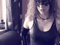 comply your dominatrix! follow my orders. HotwifeVenus.