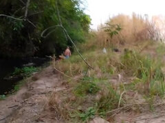 Culo grande, Mamada, Pareja, Granja, Al aire libre, Público, Chupando, Sorpresa