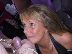 Blasen, Viele männer bespritzen eine frau, Spermaladung, Gruppe, Handjob, Hd, Milf, Ehefrau