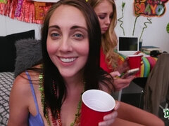 Blond, Bedriegen, Hondjeshouding, Slaapzaal, Sperma in gezicht, Groep, Kut duiken, Tatoeage