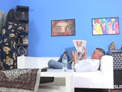 Arabe, Sucer une bite, Brunette brune, Branlette thaïlandaise, Hard, Hd, Nue, Pute