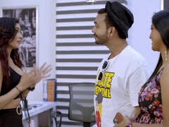 Grote mammen, Rondborstig, Logement, Lesbisch, Moeder die ik wil neuken, Natuurlijke tieten, Orgie, Tieten likken