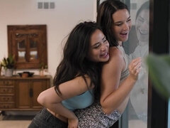 Grote kont, Vrouw, Vingeren, Lesbisch, Likken, Natuurlijke tieten, Orgasme, Zuigen