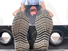 Hairy hunk Daniel S discovers tickles on his size 11 feet