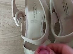 Cum on her Shoes