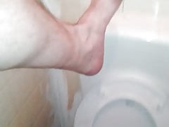 Feetlover812 piss on my feet