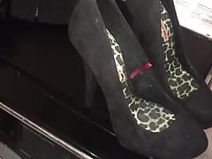 Cuming on black sexy heel tally