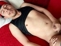 Colombian lad Dreichwe pleasures himself on the sofa