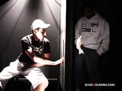 Darkcruising.com - Two macho men for a good blowjob