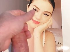 Selena Gomez cumtribute