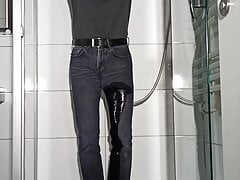 Piss in jeans an stripp