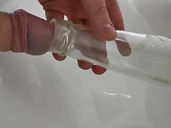 In Flasche Pinkeln
