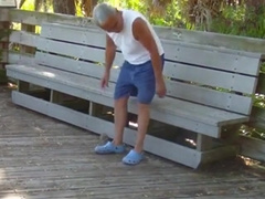 Gordito se la mete a abuelo en publico 11