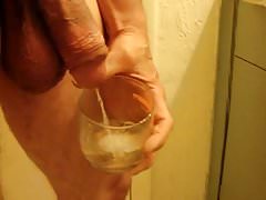 ShyTom Pee 19