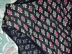 Bhabhi ke Panty pe muth mara. Gilla kr diya.