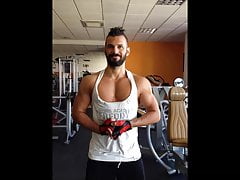 Slick Spaniard Finds Homos Online to Show Off