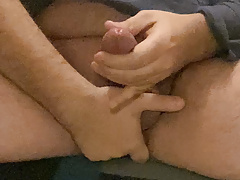 Spontan wichsen und abspritzen mit dem fapster