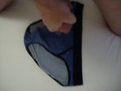 Petite Ejac sur mon slip
