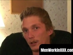 MenWorkinXXX.com - Aspiring rockstar strokes intensively until nutting