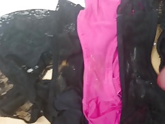 Je me branle sur les culottes de ma femme