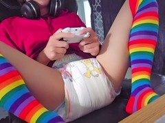 Gamer Kinkytwinkpamps has a little accident in his diaper