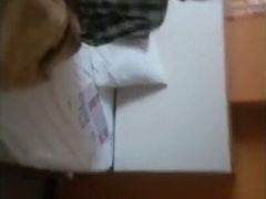 Tirando a roupa do amigo na brincadeira 5