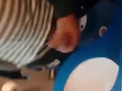 ENDOWED DEMONSTRATING HIS PICK IN THE TEACH DOUCHE