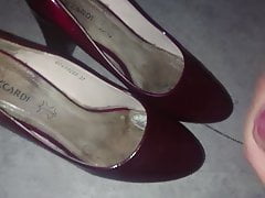 Cum on co-workers heels again with nylon sock