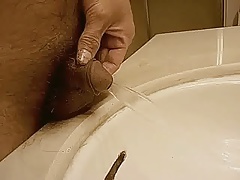 Asian Piss in the Sink
