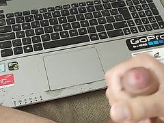 Masturbating while I see a girl masturbating herself.